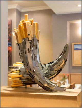 Knife sculpture